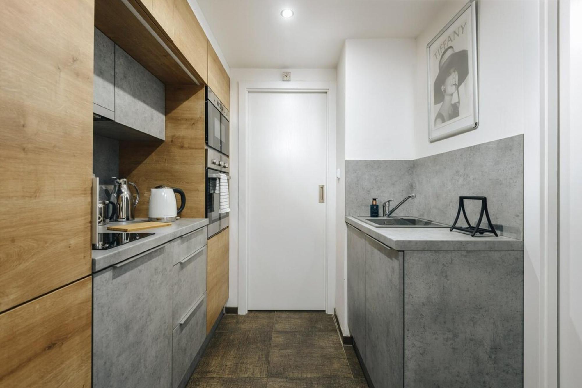 Cozy & Comfortable Apt Walking Anywhere You Want Sen プラハ エクステリア 写真