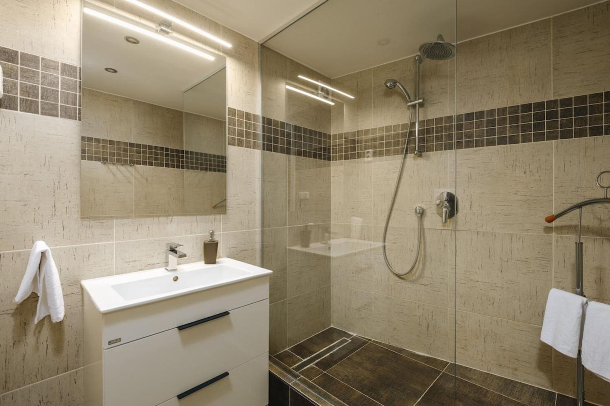 Cozy & Comfortable Apt Walking Anywhere You Want Sen プラハ エクステリア 写真